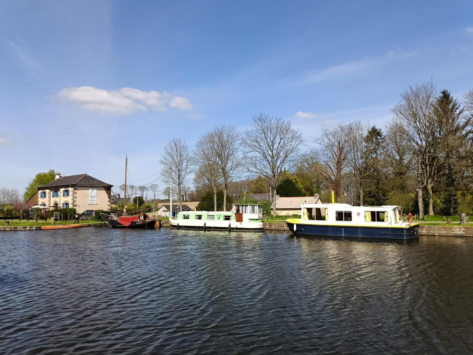 Hédé Ille Flottante, Maison Eclusiere Et Hebergements Insolites Sur Le Canal المظهر الخارجي الصورة