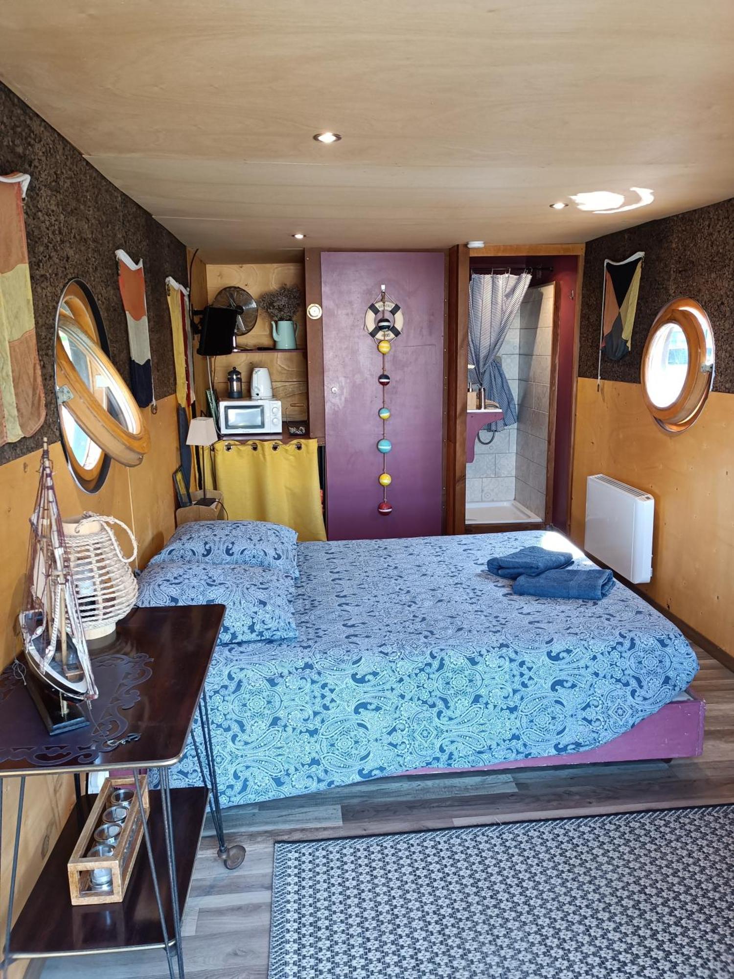 Hédé Ille Flottante, Maison Eclusiere Et Hebergements Insolites Sur Le Canal المظهر الخارجي الصورة