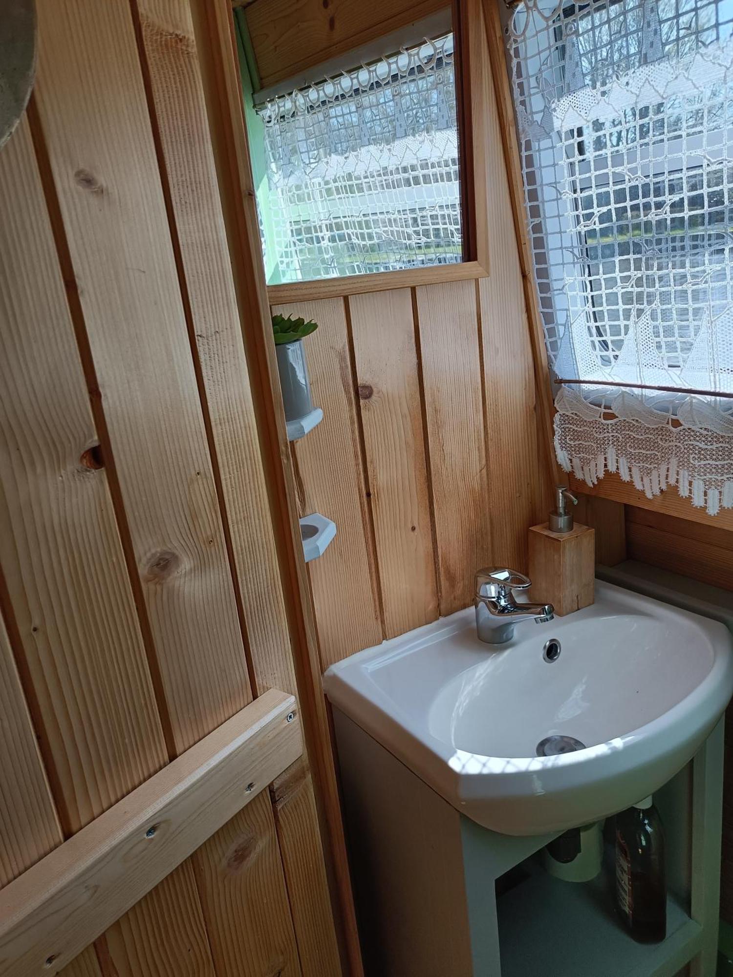 Hédé Ille Flottante, Maison Eclusiere Et Hebergements Insolites Sur Le Canal المظهر الخارجي الصورة
