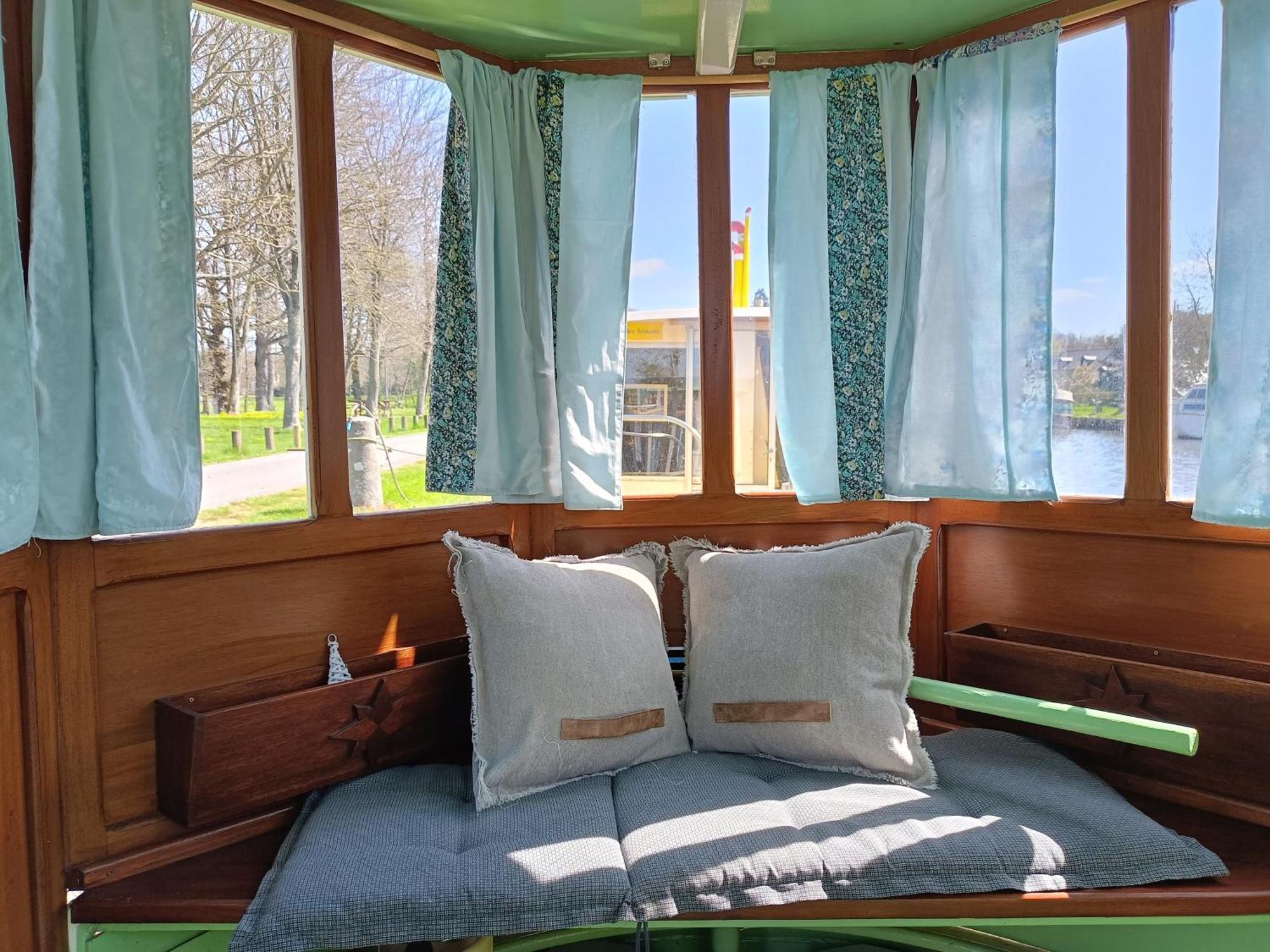 Hédé Ille Flottante, Maison Eclusiere Et Hebergements Insolites Sur Le Canal المظهر الخارجي الصورة